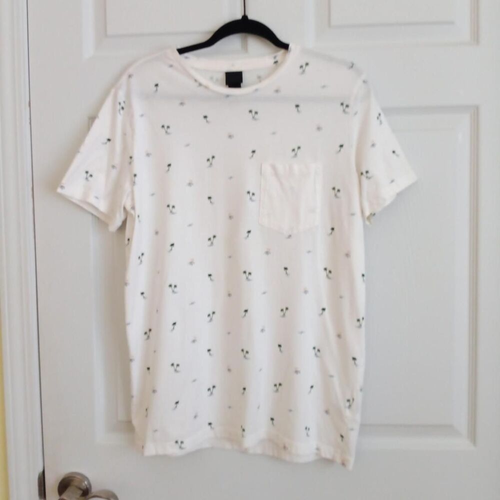 H&M Men's Palm Tree Print T-Shirt in Size Medium